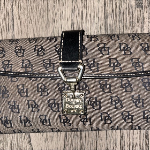 Dooney & Bourke Monogram Wallet - Picture 3 of 6